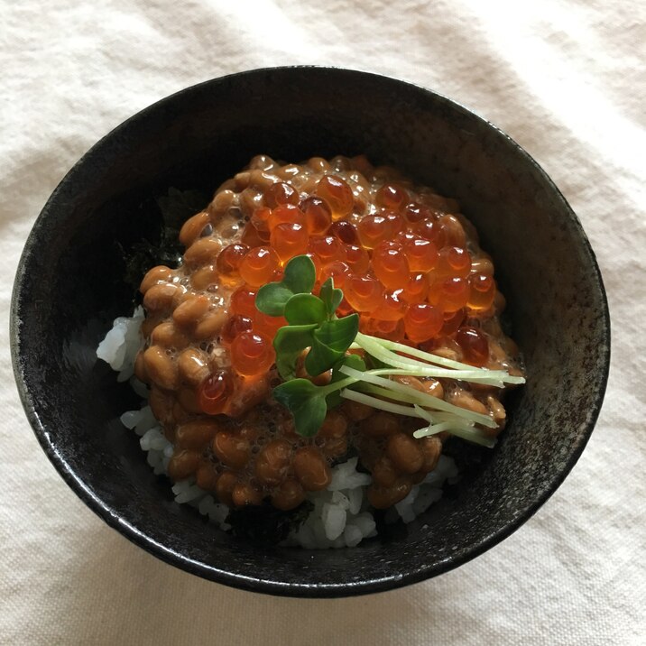 卵だれ納豆と濃厚いくらの味付け海苔ご飯♡